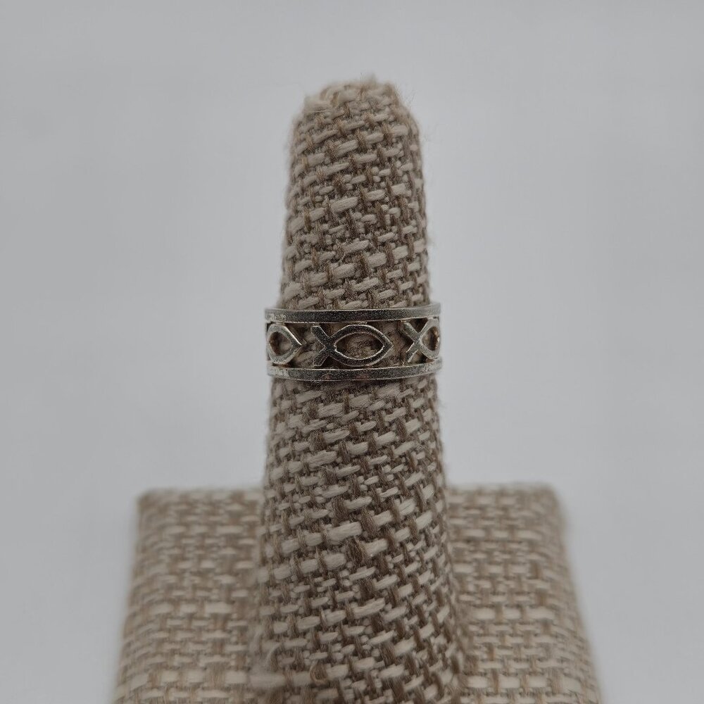 Size 5.75 Sterling Silver Worn Fish Ring A3012